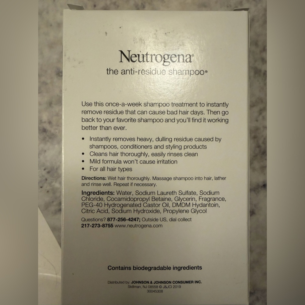 Neutrogena Anti-Residue Shampoo - Clear Formula
2 - 6oz bottles - Picture 3 of 3
